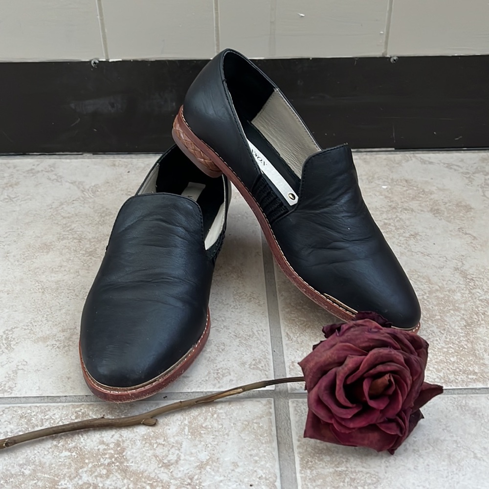 Matt Bernson size 5 black leather loafers